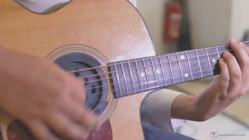 Intrattenimento durante il pasto con duo acustico