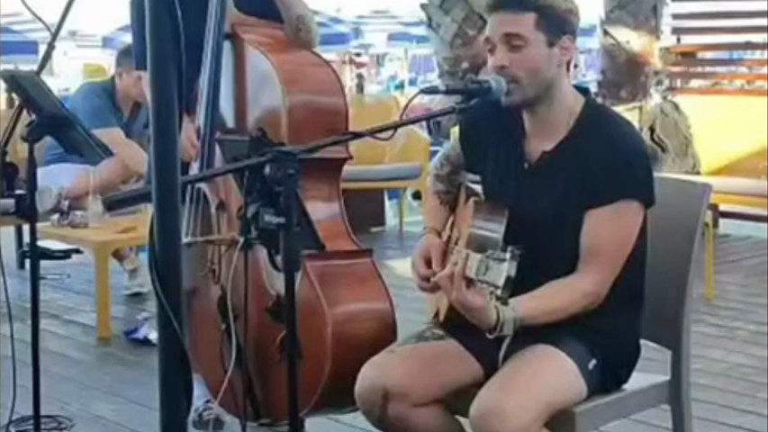 In versione piu' estiva...live da Chalet "LaBussola" Civitanova