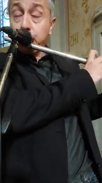 Sax durante la funzione religiosa 