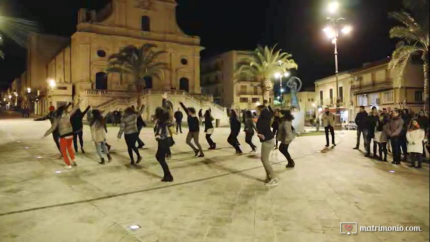 Flash mob proposta di matrimonio