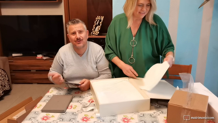 Antonio e teressana unboxing e reazione per il loro fotolibro per matrimonio 