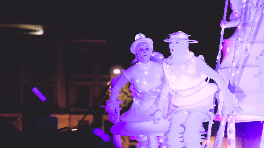 Invasioni Lunari – Performance visiva con costumi scenografici