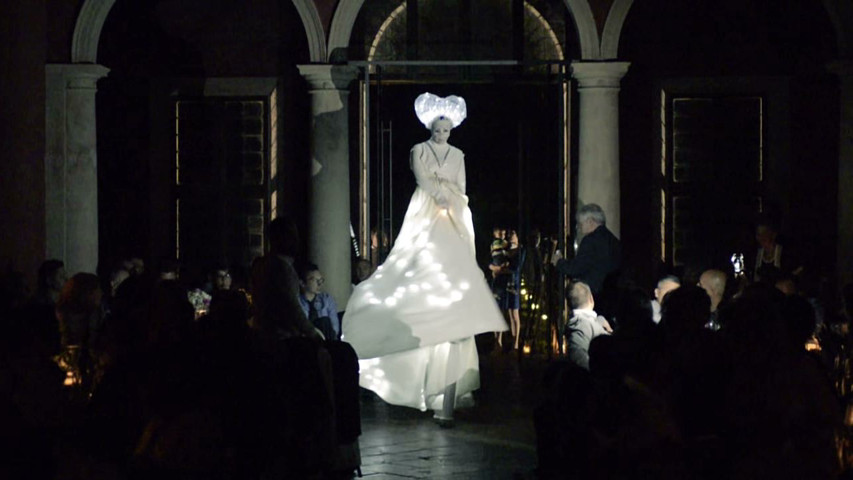 Crystal Wings – Performance luminosa di forte impatto visivo