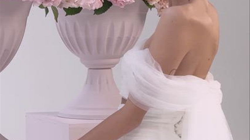 "L'amore ha il profumo dei tuoi fiori preferiti".