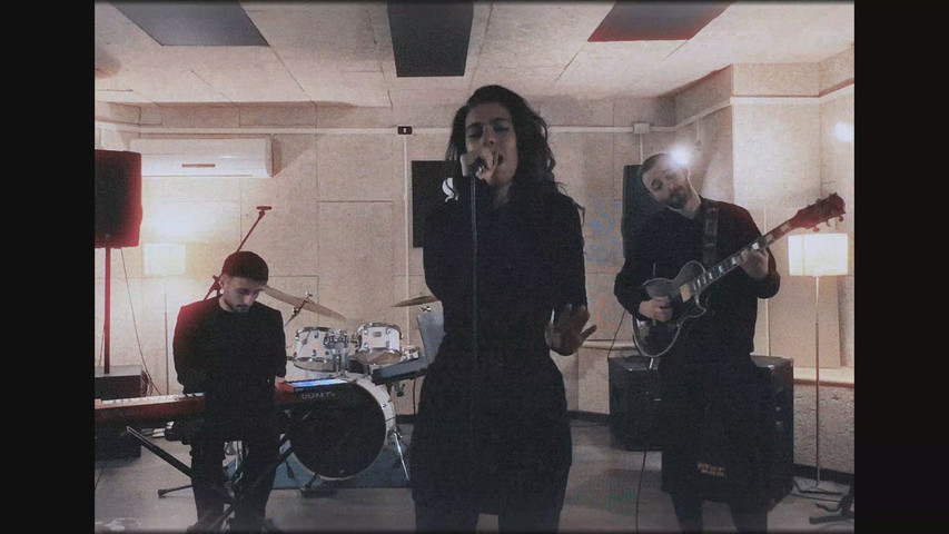 voce femminile + band