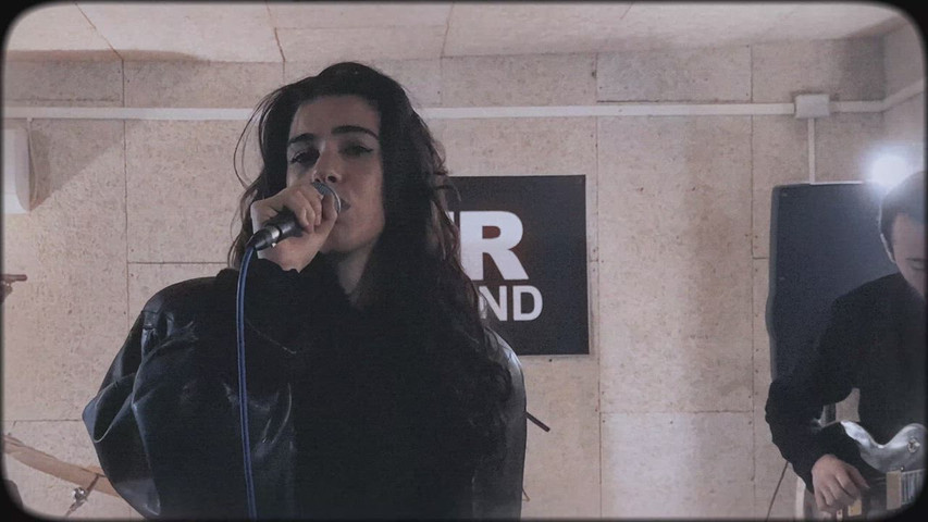 voce femminile + band