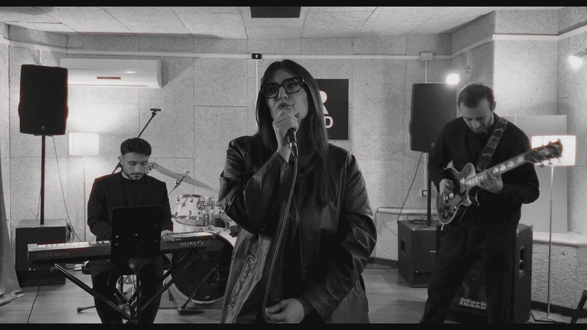 voce femminile + band