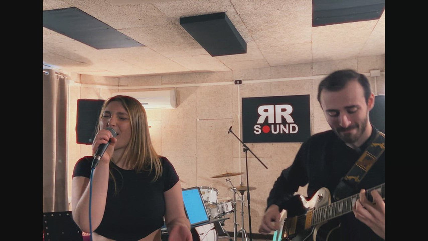 voce femminile + chitarra