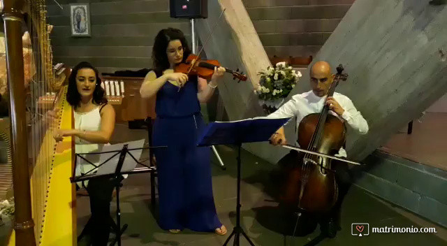 Cerimonia in chiesa con l'aggiunta del violoncello