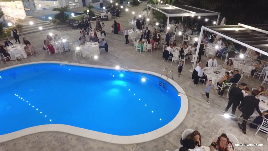 Matrimonio a bordo piscina, 2020