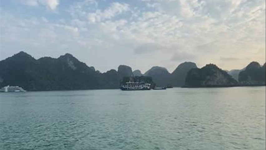 Vietnam - Halong Bay 