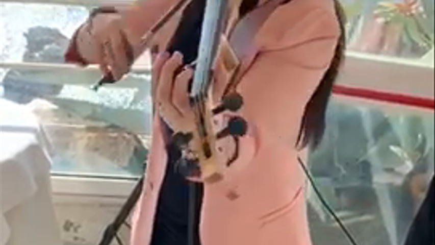 Violino elettrico durante L’ aperitivo 