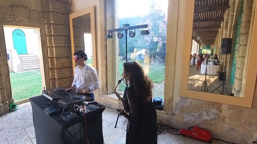 Mattia dj set momento aperitivo, con sax live