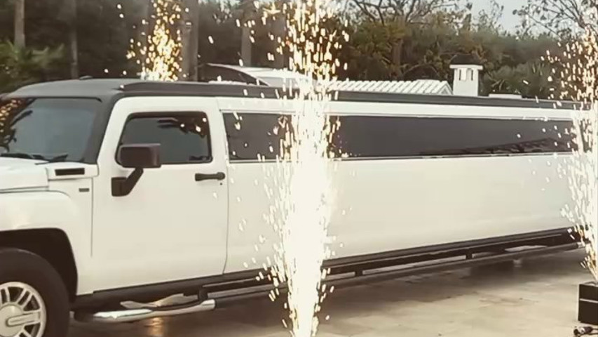 Hummer limousine 