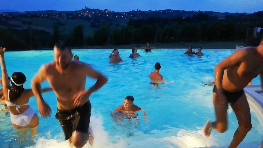 BAGNO IN PISCINA