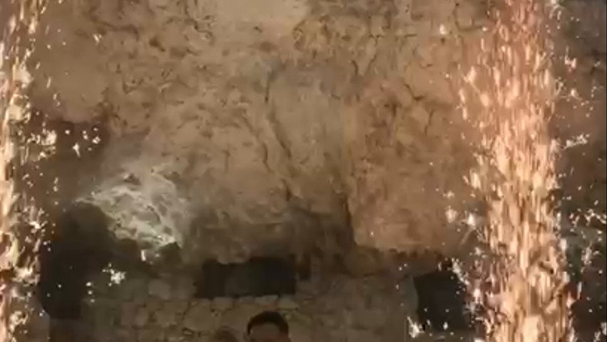 Taglio torta grotta infinito mare