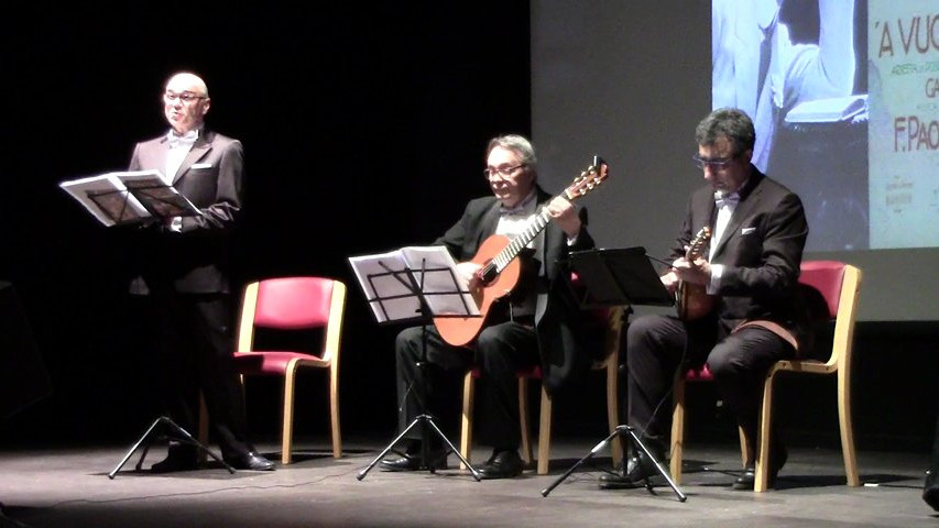 Pagina romantica con voce e mandolino